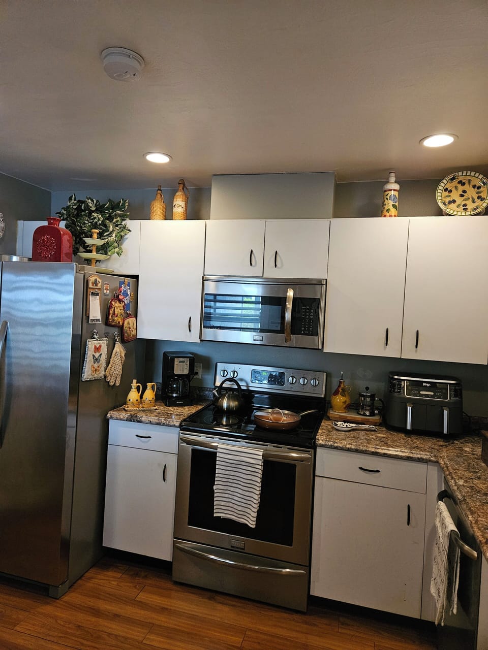 Kitchen well-equipped