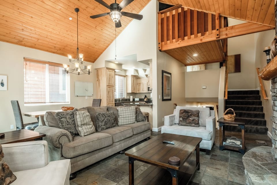 Living Room, Gas Fireplace, Flatscreen TV