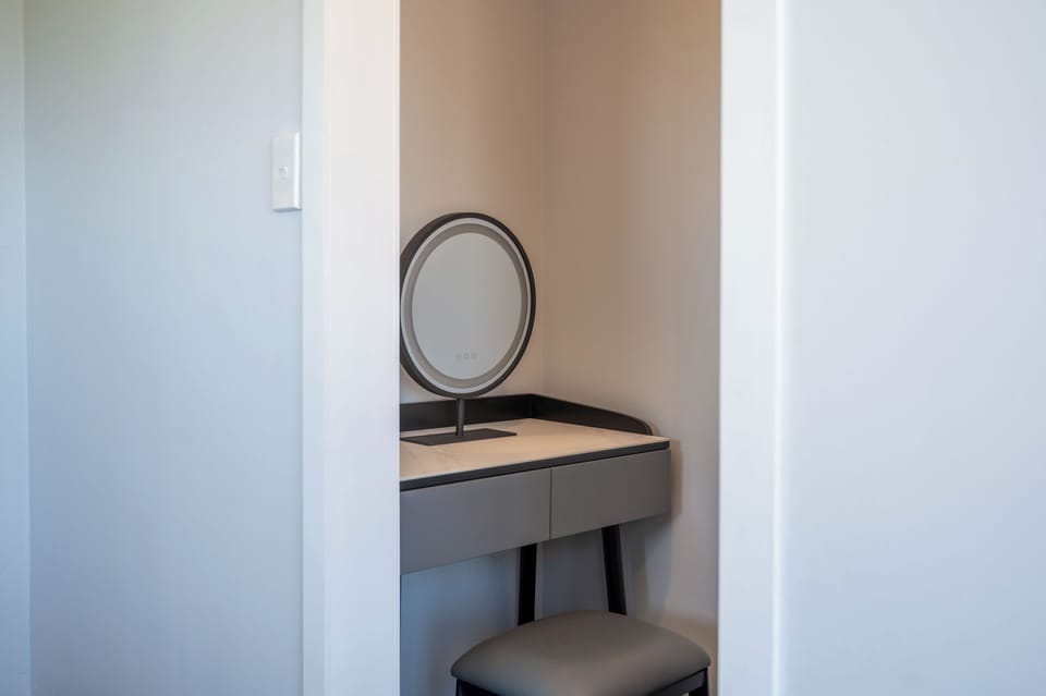 Ensuite dresser