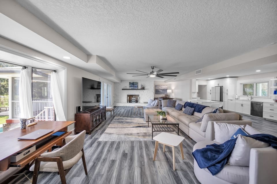 Home Decor, Furniture, Table, Indoors, Couch