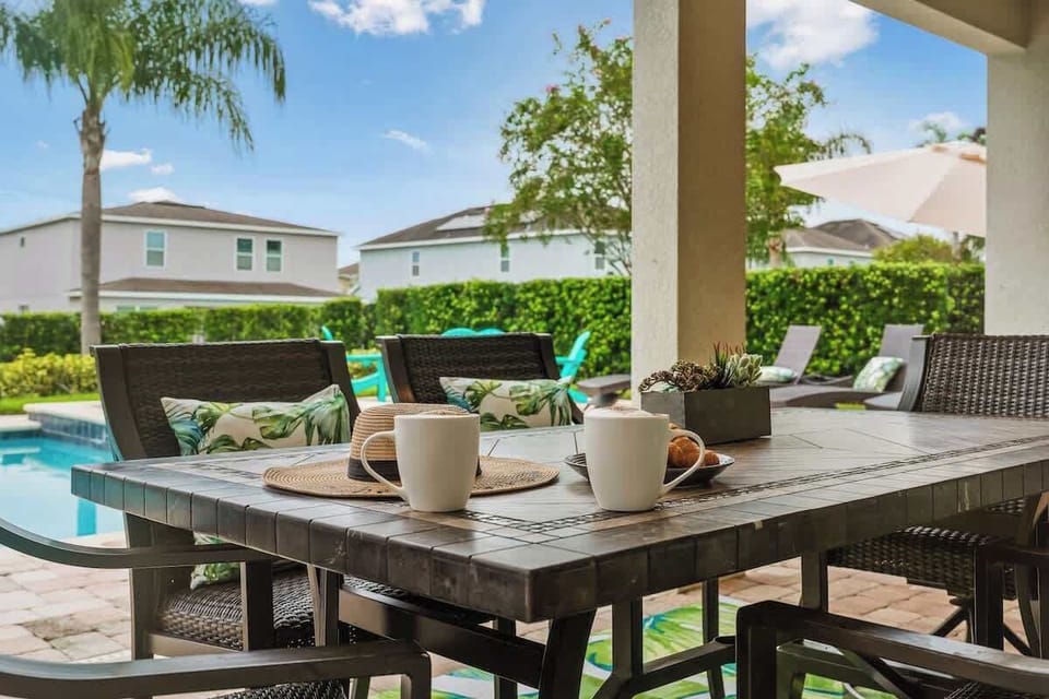 Coffee by the Pool: Start your day with a relaxing coffee beside the pool. Enjoy the serene ambiance and morning sun while sipping your favorite brew in our tranquil outdoor space. ☕



