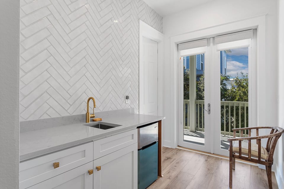 Sea La Vie Wet Bar