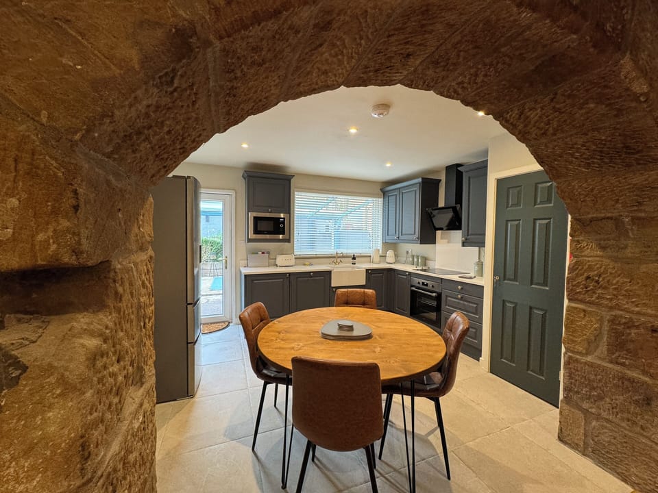Dining area ;seating for 4 people(highchair available). Fridge/Freezer water dispenser.