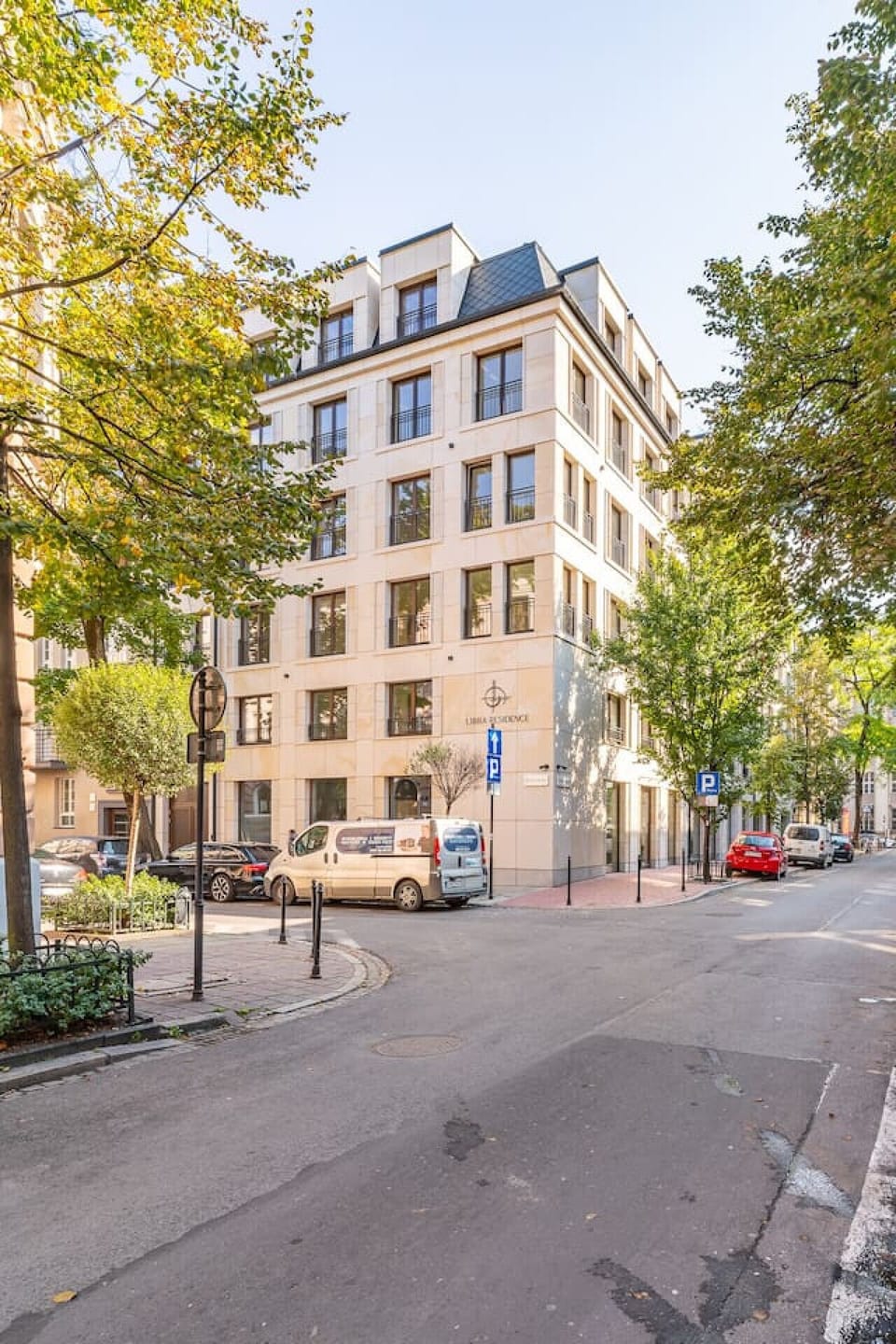 Quiet and Safe Neighbourhood | Book Now with RENTUJEMY