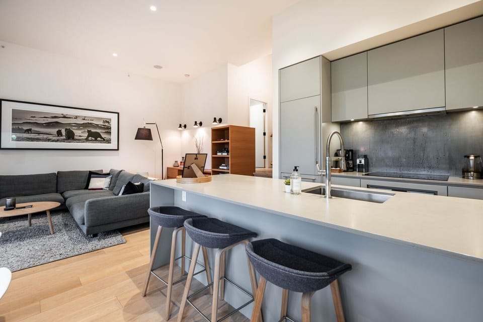 Full kitchen: Breakfast bar