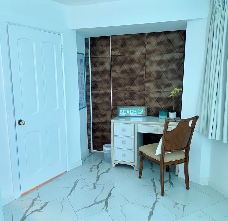 Guest area with desk (backside of sliding wall - can be opened to living area)