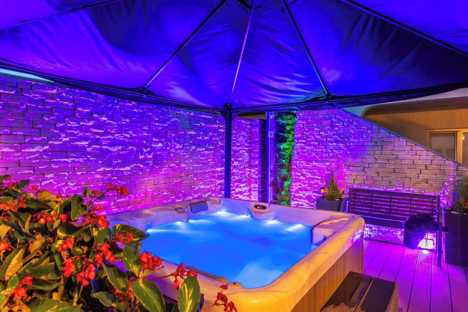 Indoor spa tub