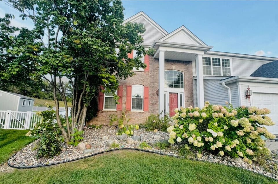 Minne-GetAway: Timber Ridge is an executive home in a quiet cul de sac.