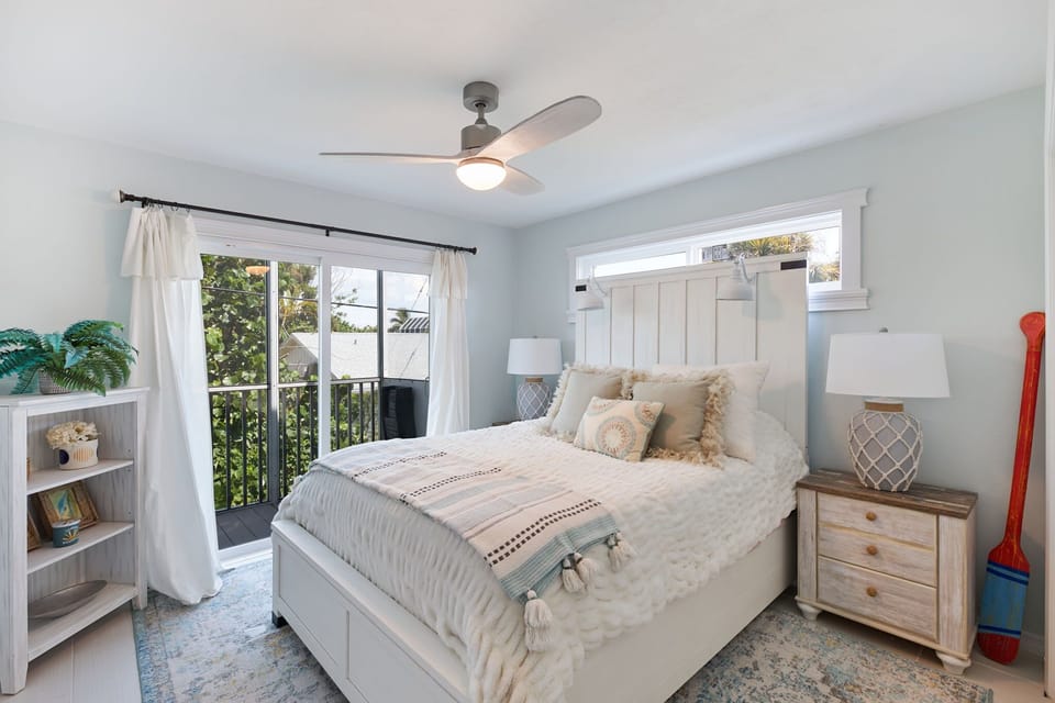 Gorgeous newly renovated two bedroom home near beaches, shopping, and more!