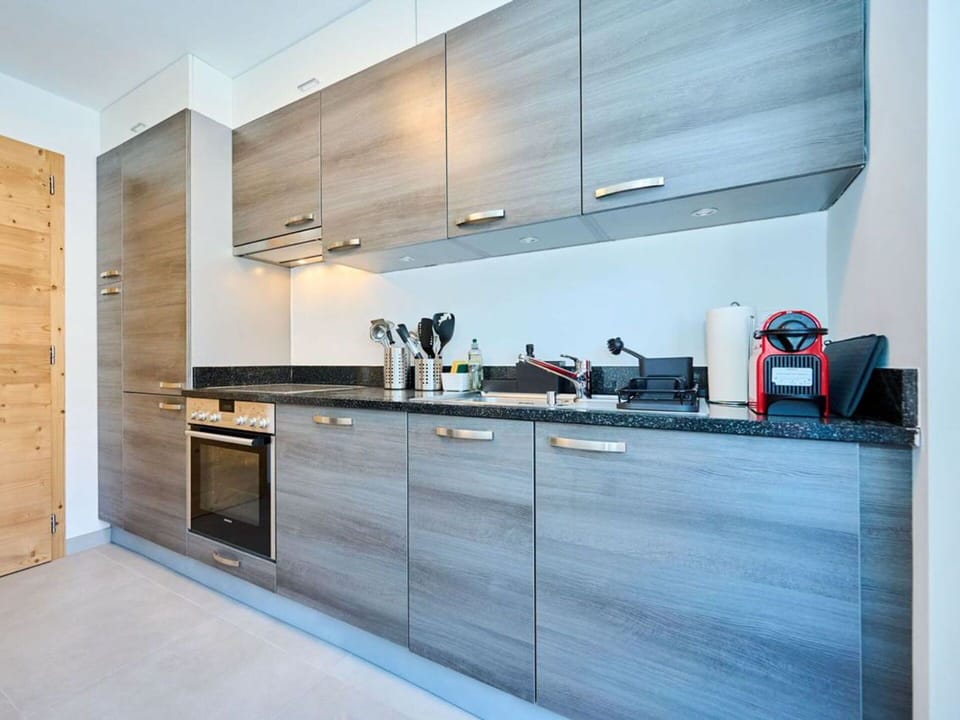Cabinetry, Countertop, Tap, Building, Furniture, Kitchen, House, Wood, Interior Design, Kitchen Appliance