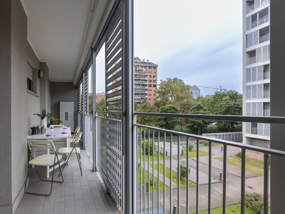Building, Plant, Sky, Daytime, Window, Cloud, Houseplant, Fence, Condominium, Residential Area