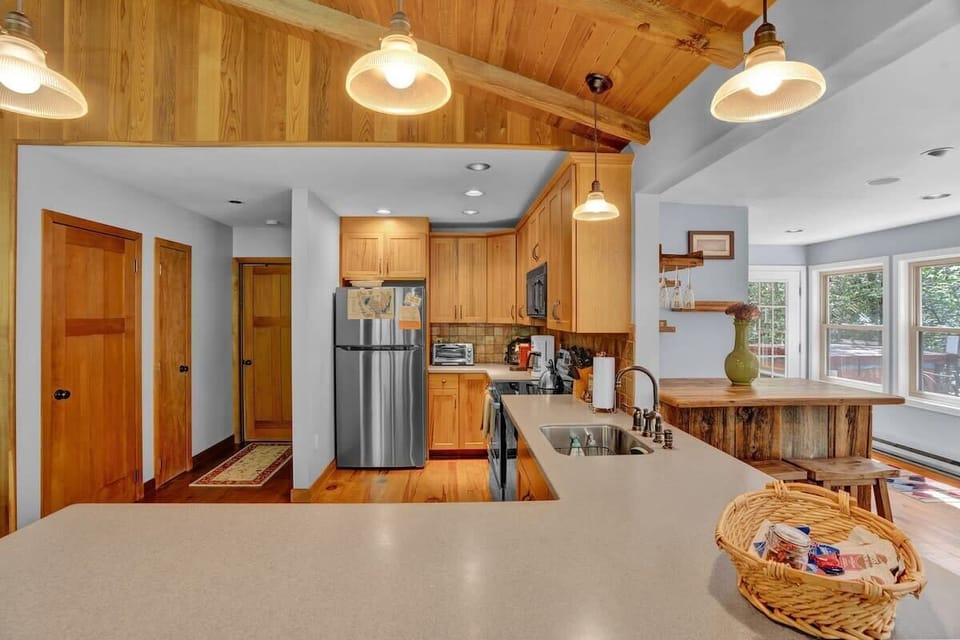 Spacious Kitchen with Breakfast Bar and Dining Area