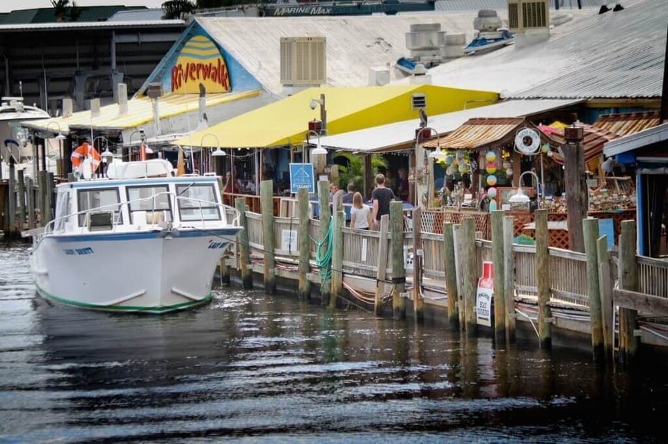 BH202 - Charming historic Tin City is home to over 30 independent boutiques, a choice of waterfront restaurants and plenty of water-based activities and boat tours