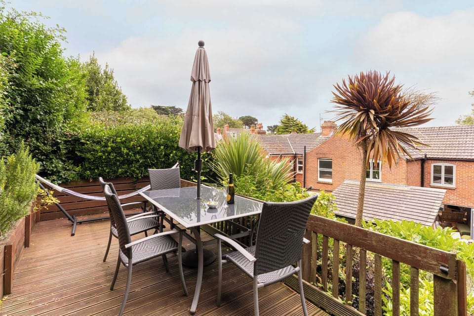 Clearmount Cottage, Weymouth - Host & Stay