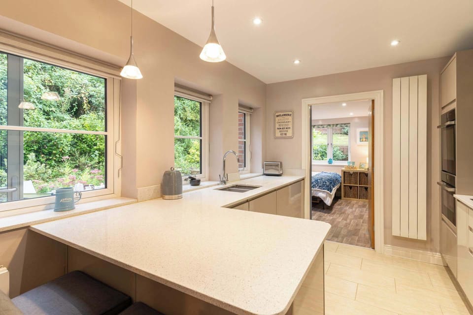 Clearmount Cottage, Weymouth - Host & Stay