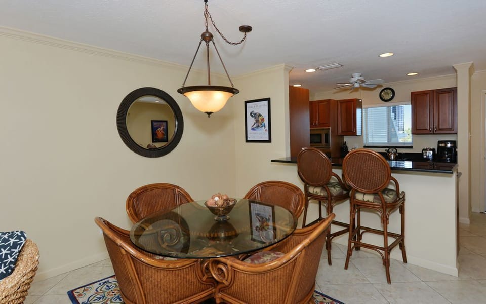 Look Through - Dining area - kitchen