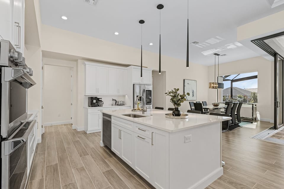 fully equipped Chef's kitchen