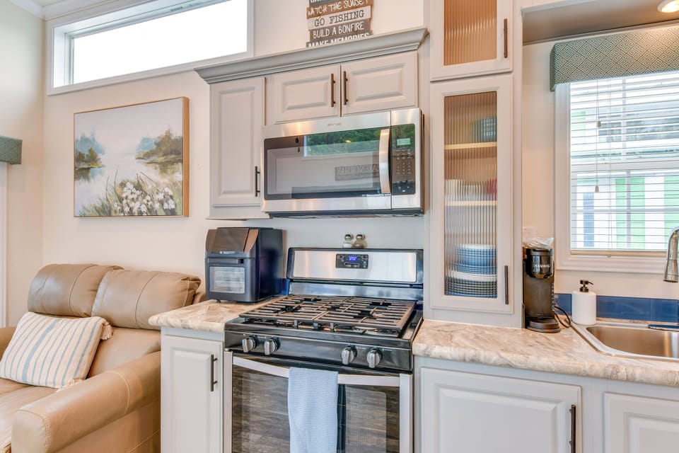 Kitchen | 1st Floor | Air Fryer | Keurig Coffee Maker | Cooking Basics