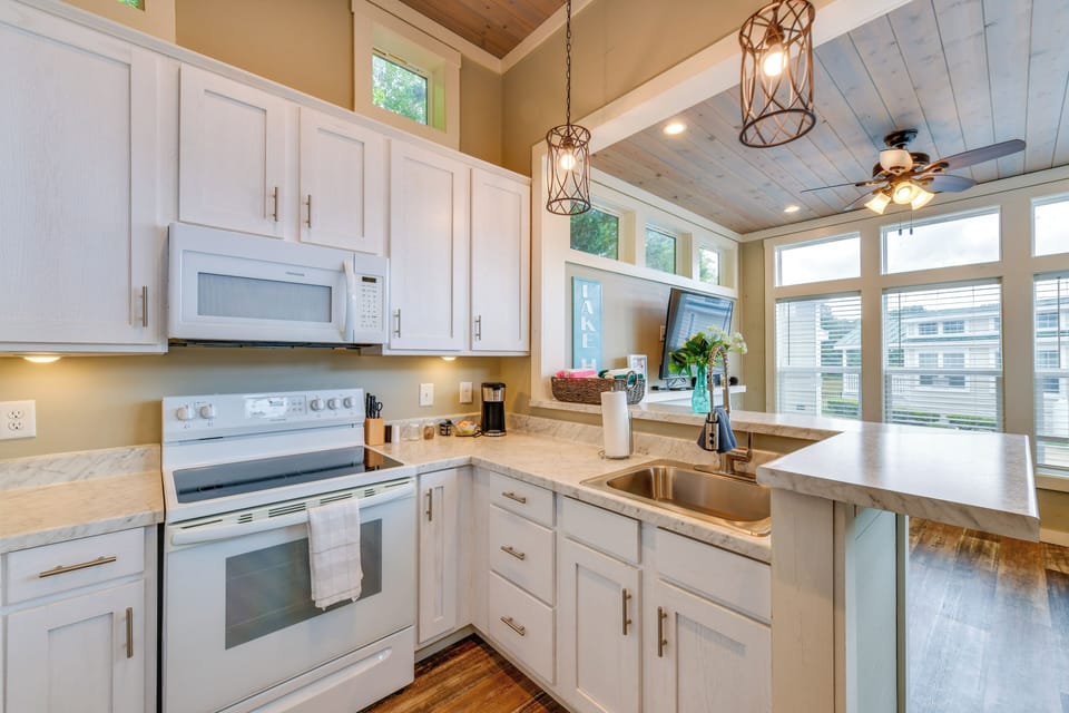 Kitchen | 1st Floor | Single-Serve Coffee Maker | Toaster | Cooking Basics