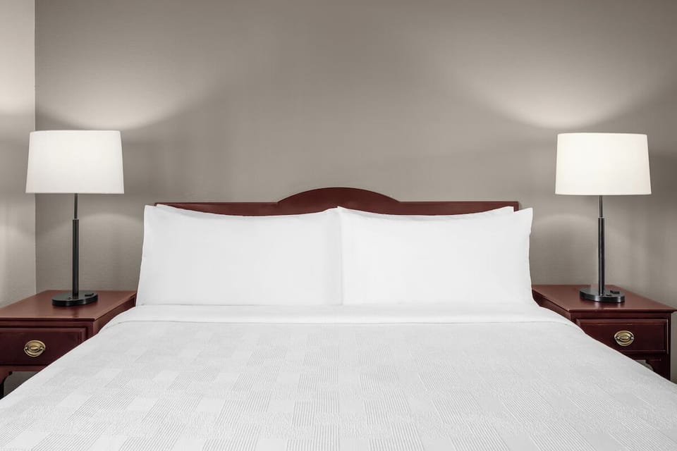 Unit with 1 king bed