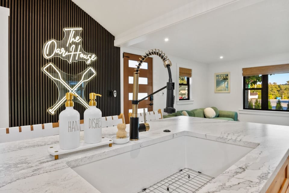 Kitchen (Main Floor)