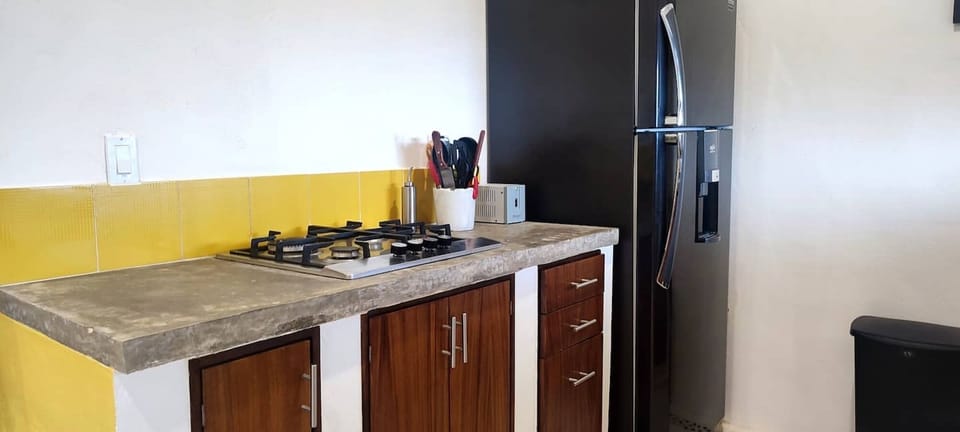 Kitchen with four burners and refrigerator