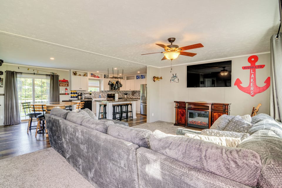 Jamestown Vacation Rental | 3BR | 2BA | 1,300 Sq Ft | Stairs to Enter