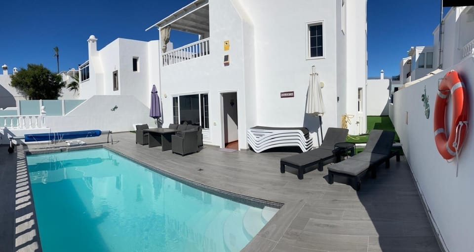 7 x 3 m solar heated pool with Roman steps (refurbished in 2026)