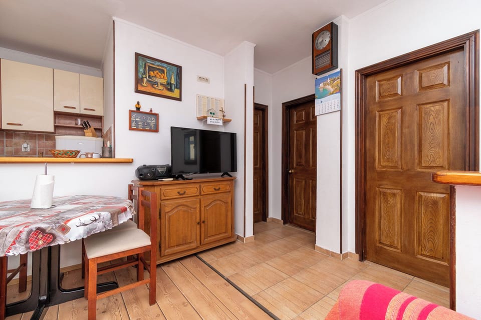 Apartment Jakov (108031-A1) - Okrug Gornji (Ciovo) Apartment in Okrug Gornji