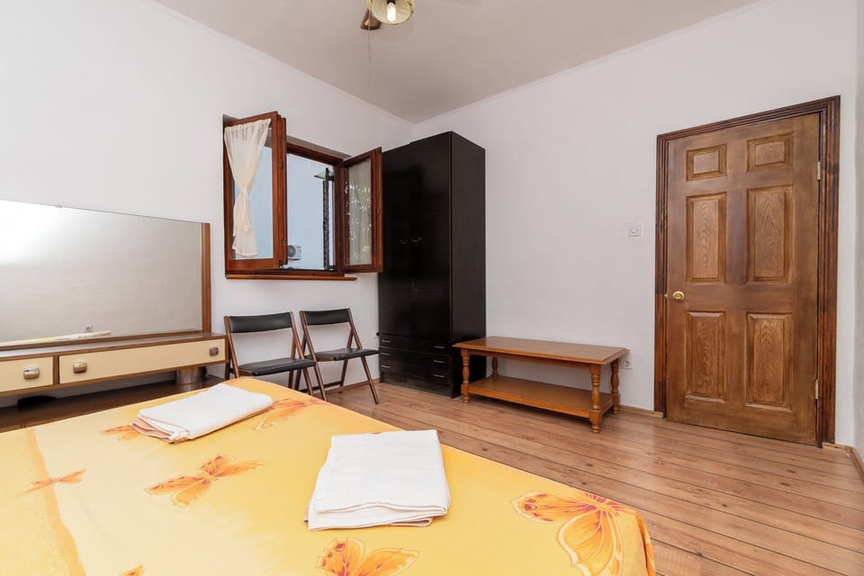 Apartment Jakov (108031-A1) - Okrug Gornji (Ciovo) Apartment in Okrug Gornji