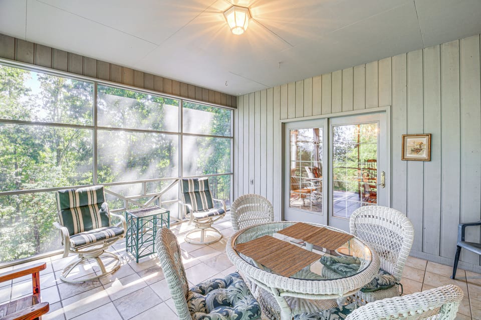 Bristol Vacation Rental | 3BR | 3.5BA | 5,900 Sq Ft | Step-Free Entry