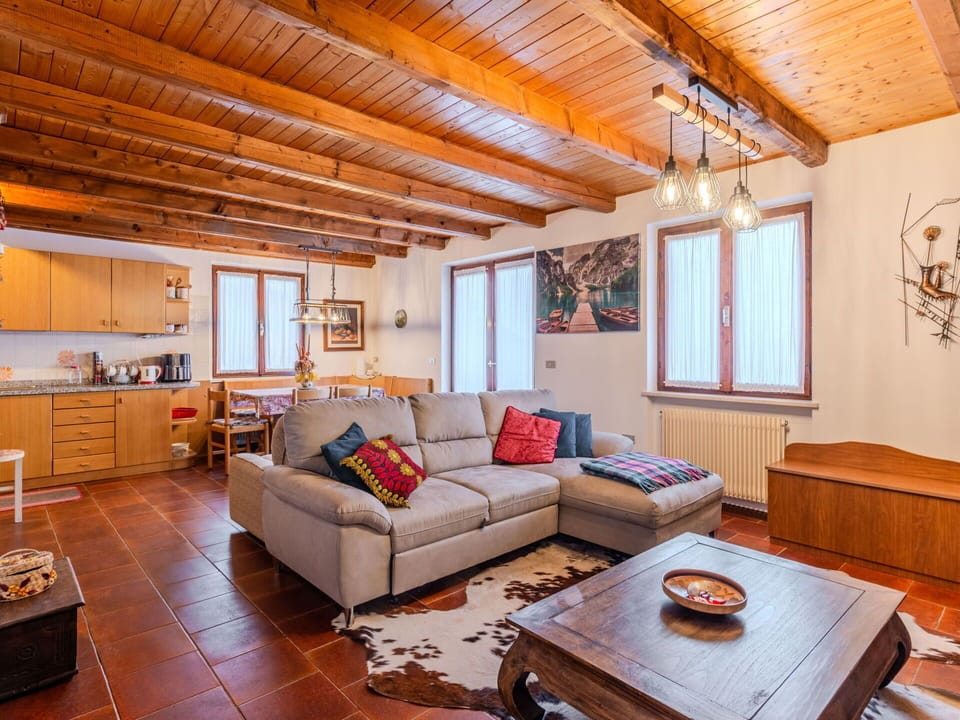 Furniture, Interior Design, Flooring, Wood, Floor, Ceiling, Room, Home, Wood Flooring, Lighting