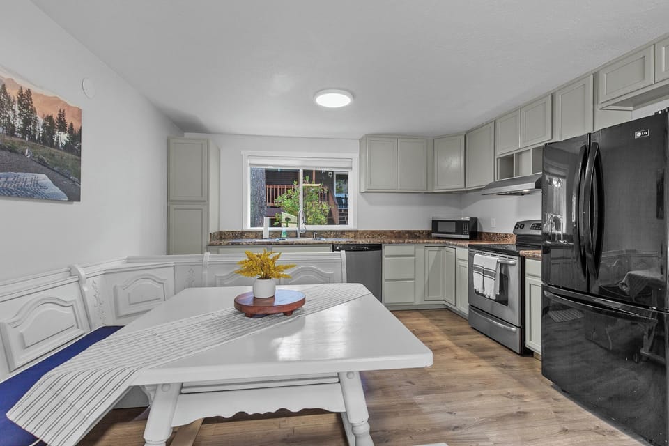 Kitchen with Dining table