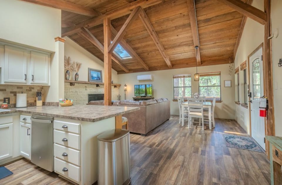 Open living concept with dining for 6