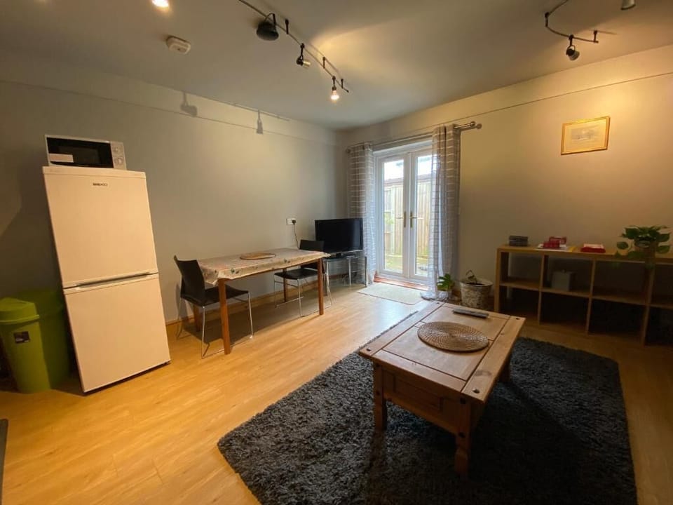 Studley Knapp, Milton Keynes - Host & Stay