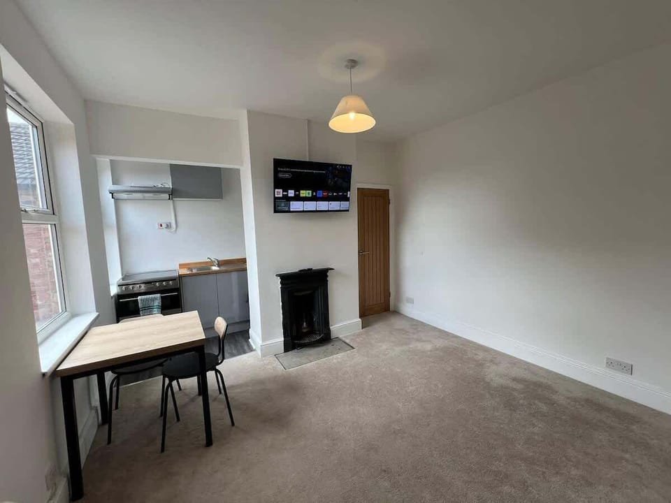 Regent Street, Kettering - Host & Stay