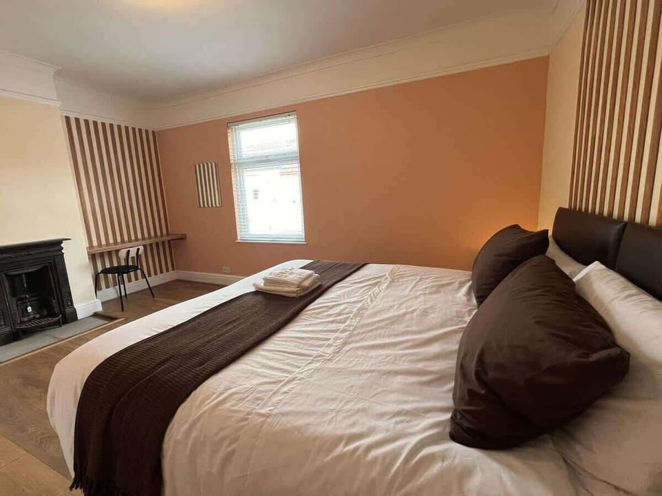 Regent Street, Kettering - Host & Stay