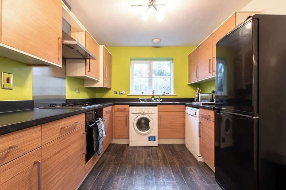 Moresby Way, Peterborough - Host & Stay