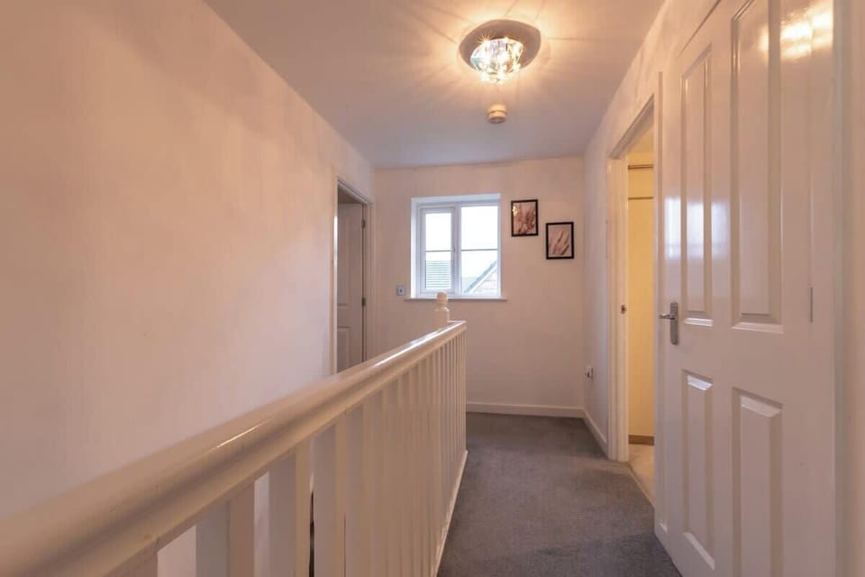 Moresby Way, Peterborough - Host & Stay