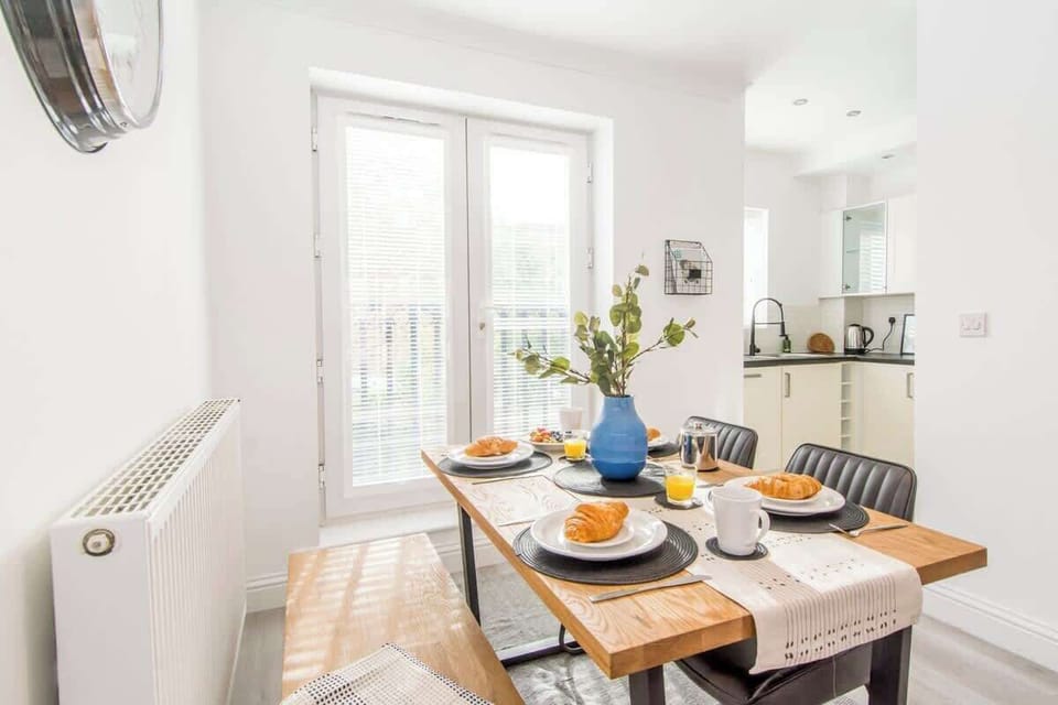 Davies Close, Market Harborough - Host & Stay