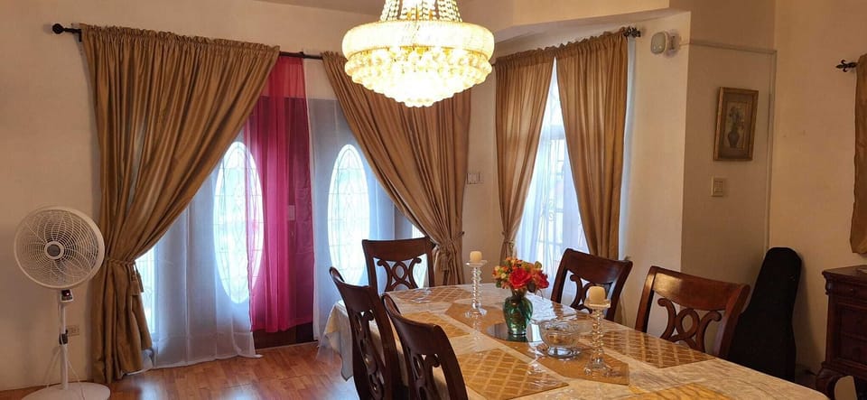 Dining Area (2)