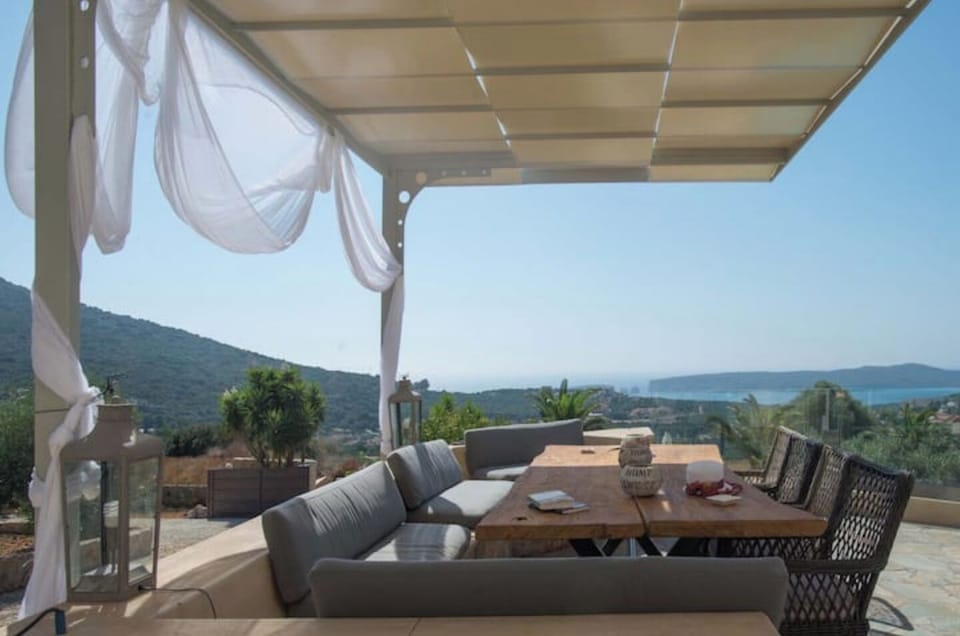 Blue Horizon villa
Outdoor's dinning and sitting area