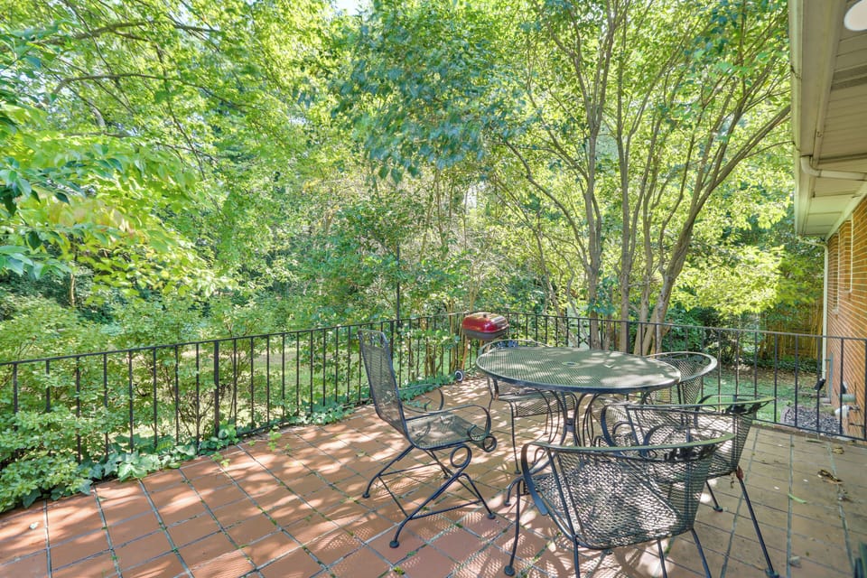 Patio | Outdoor Dining Area | Charcoal Grill