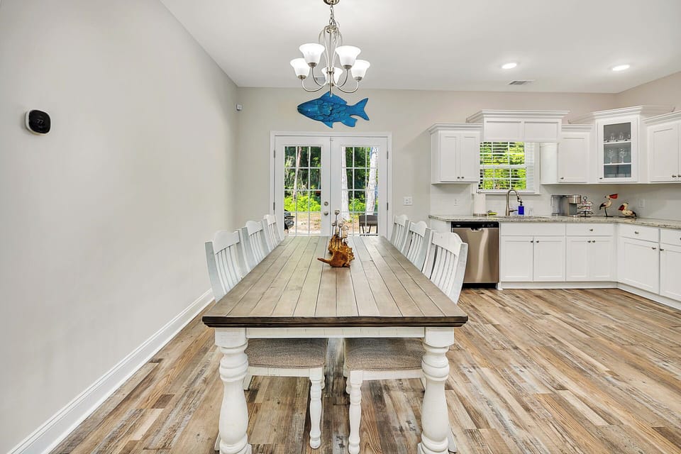 Dining Table to seat the whole family 