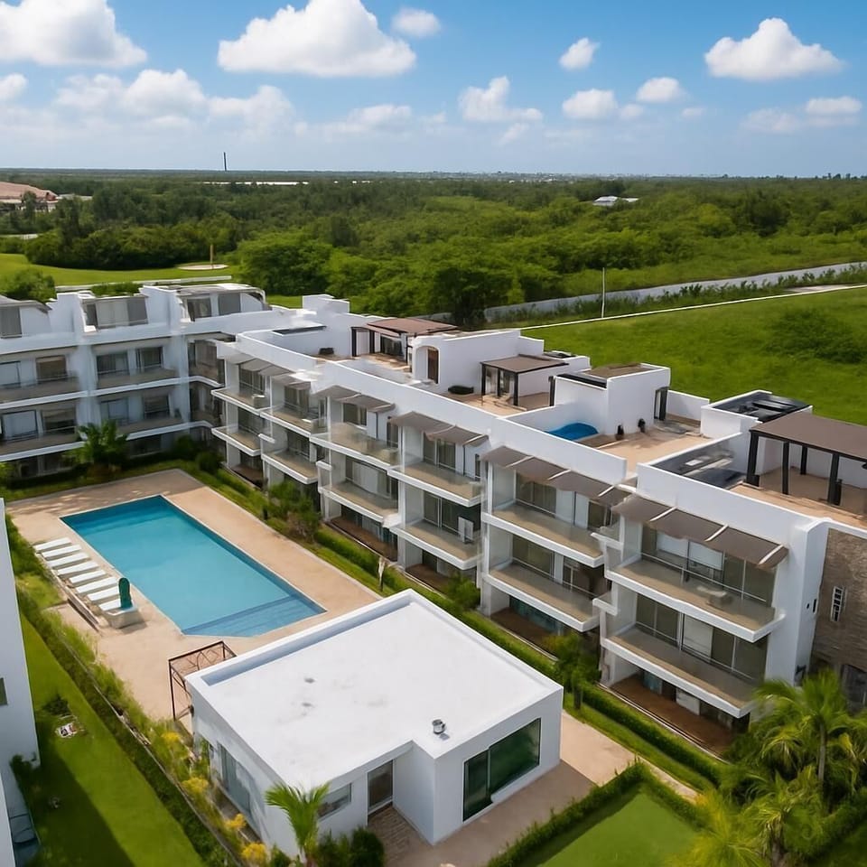 Sea Escape Family Fun Pool View+Beach Access A-102 (2733)