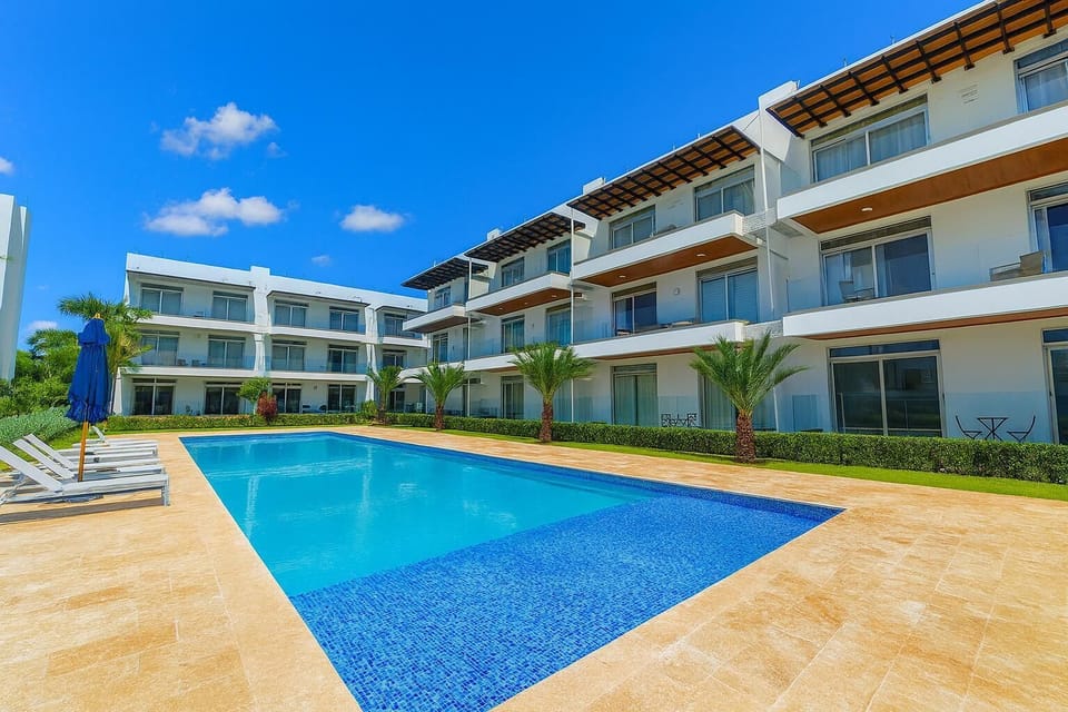 Sea Escape Family Fun Pool View+Beach Access A-102 (2747)
