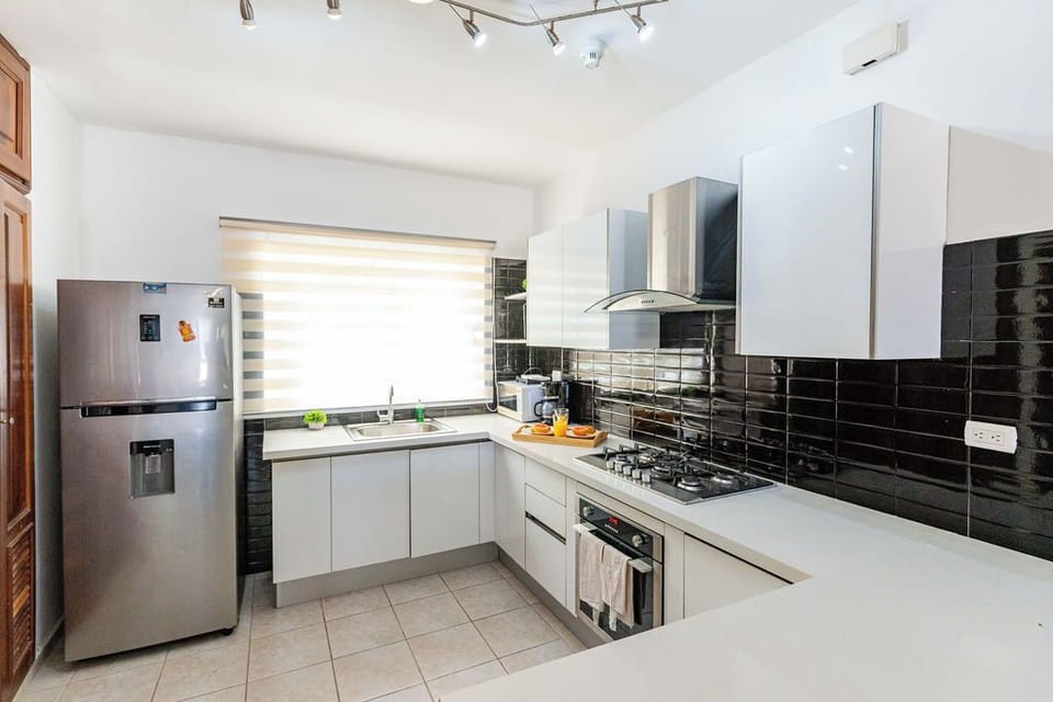 Stunning Beachfront 3-BDR Apartment. STM L202 (2098)