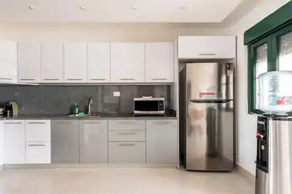 Room Mare F-302  Share  Save (1126)