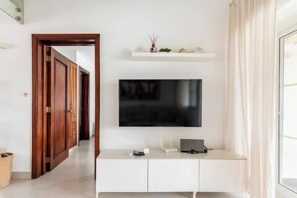 Room Mare F-302  Share  Save (1124)