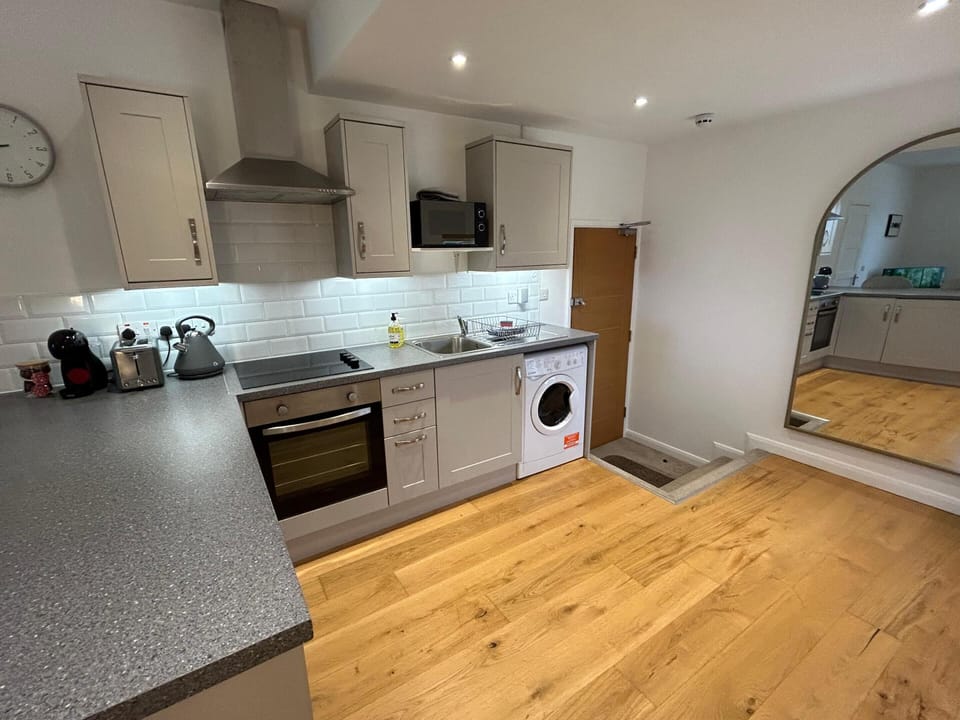 A kitchen that has been laid out with everyone in mind. 